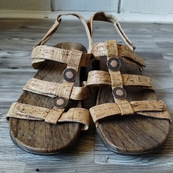 Orthaheel Vionic Tan Strappy Sandals size 8 - Picture 2 of 4
